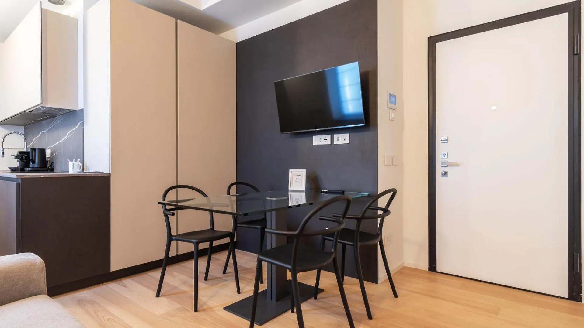 Easyhomes - Bandello Milan Italy