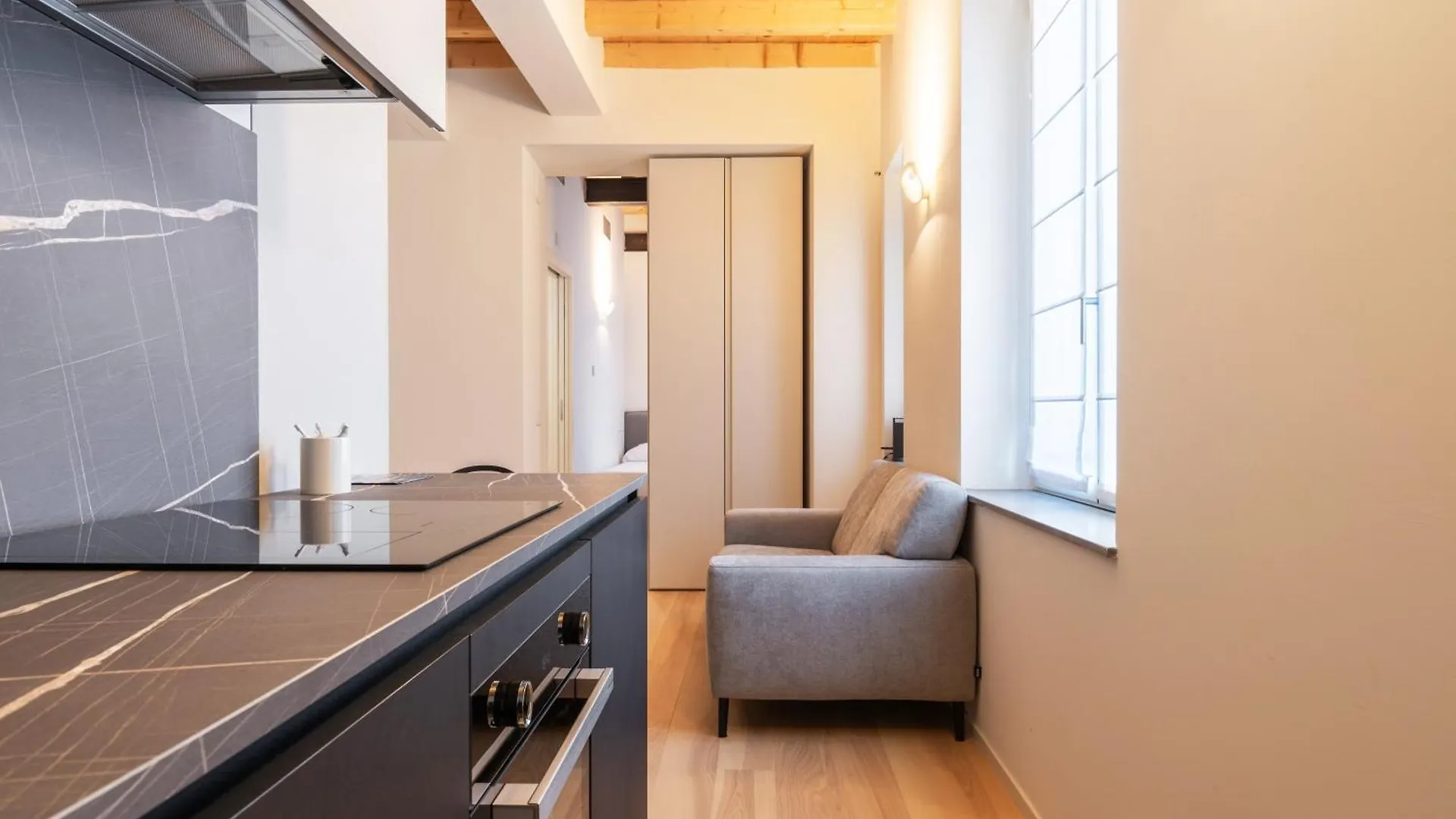 Apartment Easyhomes - Bandello Milan Italy