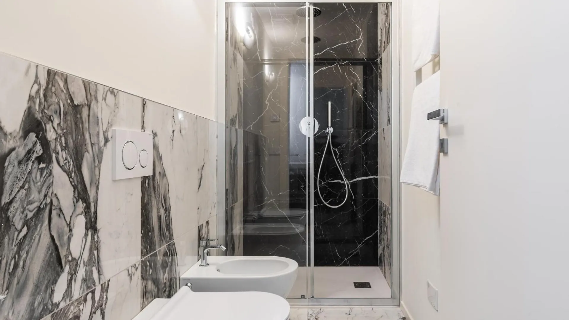 Easyhomes - Bandello Milan Italy