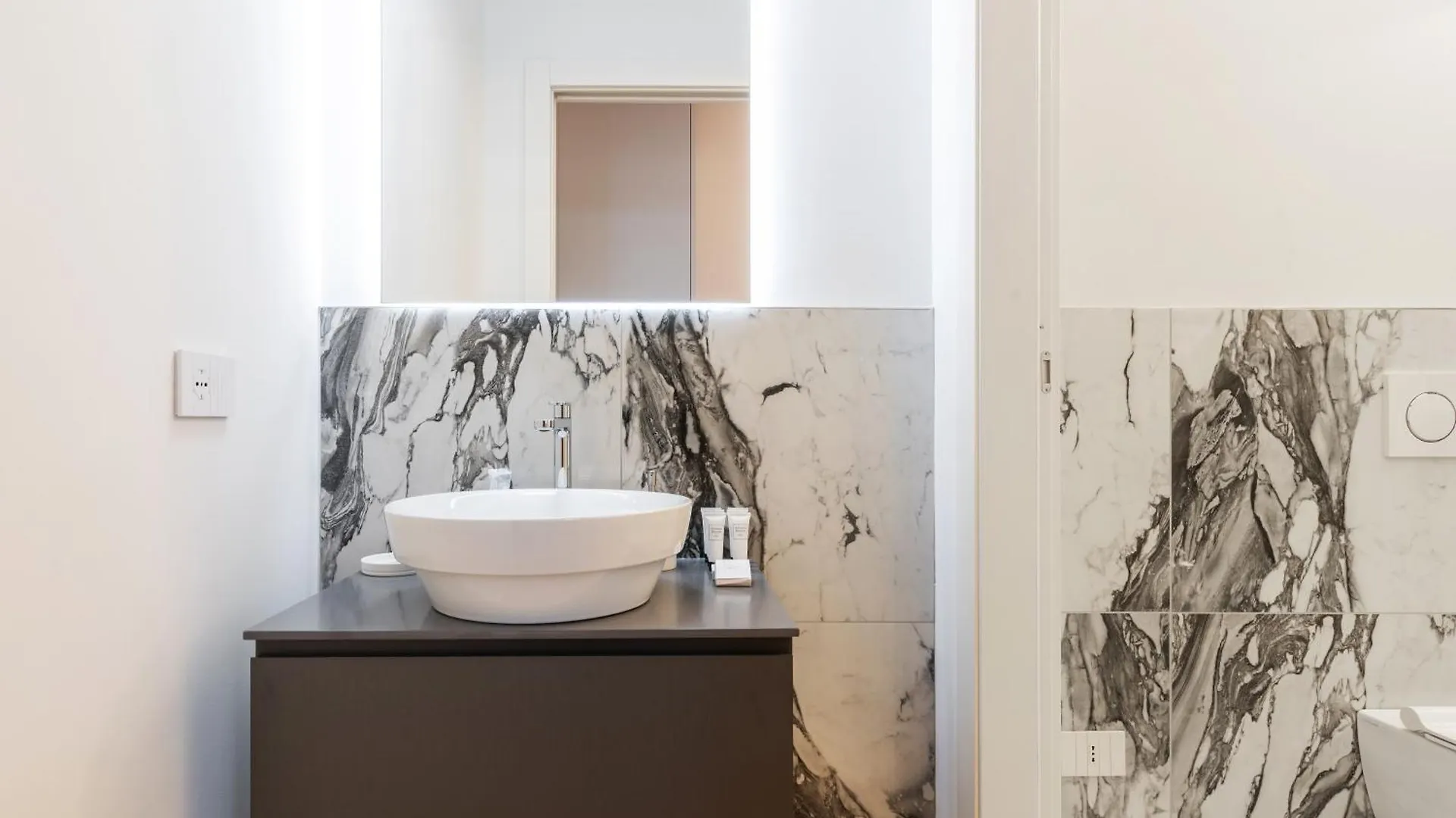 Easyhomes - Bandello Milan 0*,