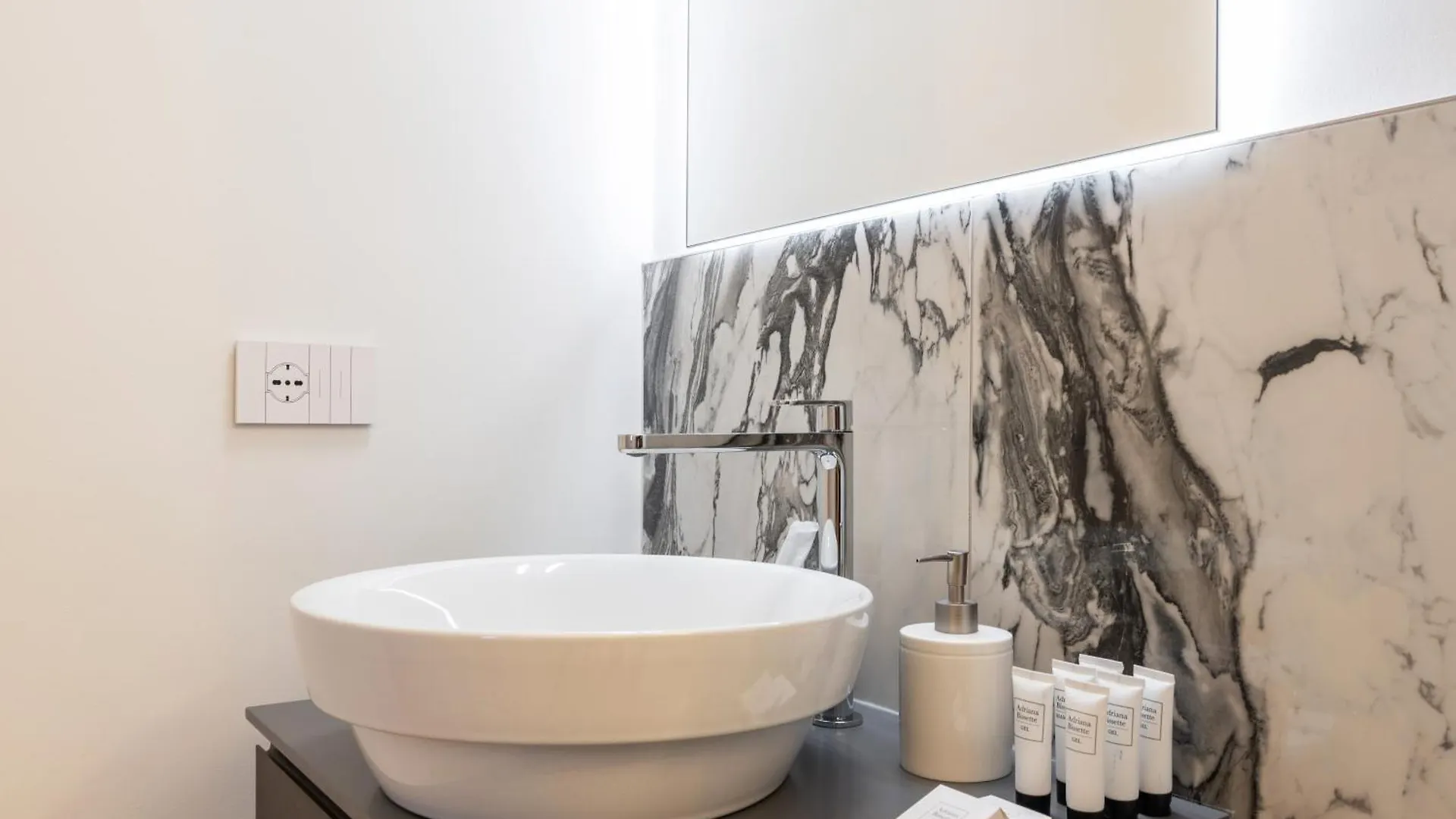 Apartment Easyhomes - Bandello Milan